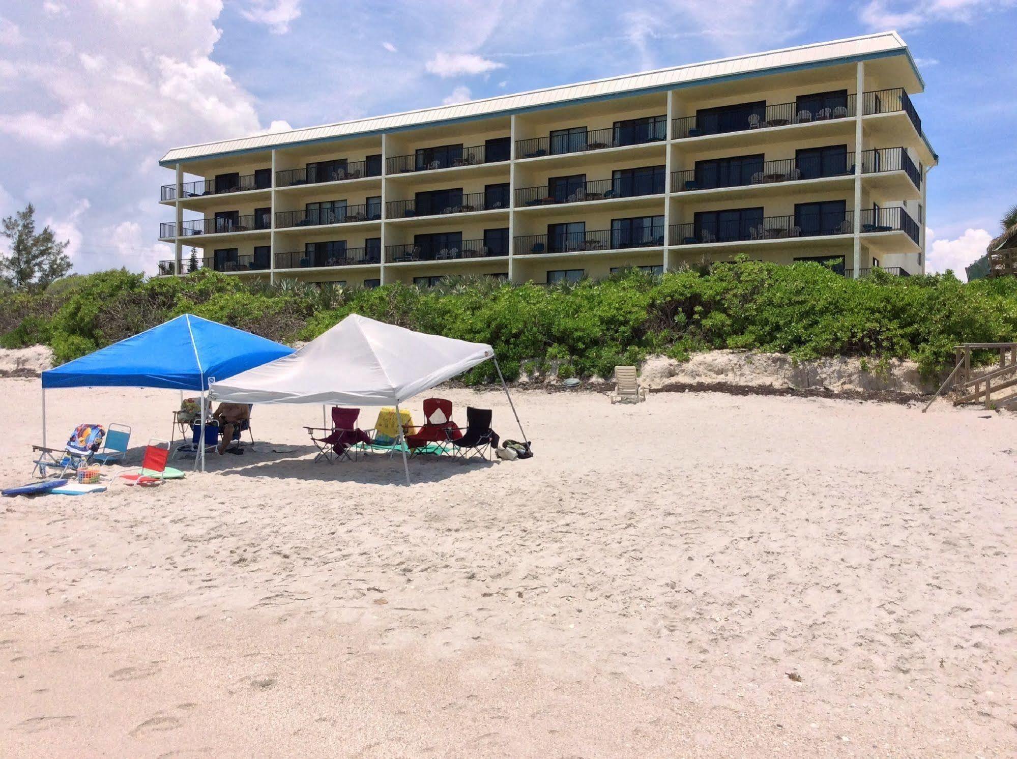 Las Olas Beach Club Satellite Beach Bagian luar foto